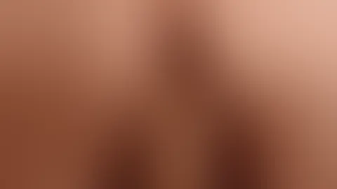 Schau einer Chubby zu wie sie den Dildo f**kt