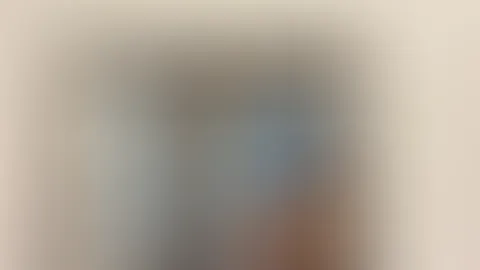 Nackt lässt es sich doch viel besser putzen 😼