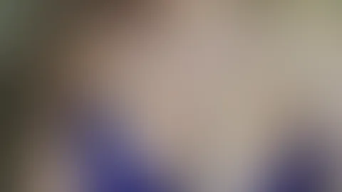 I’m feeling generous… but only good boys get my attention. Ich bin heute in großzügiger Stimmung… aber nur brave Jungs bekommen meine Aufmerksamkeit.