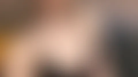 Heute fühl ich mich elegant… aber mit einem kleinen Geheimnis darunter 🖤 So unschuldig, wie ich schaue, bin ich nämlich nicht 😉 Bleib bei mir – ich zeig dir, was dahinter steckt 💫