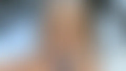 Outdoor: Underboobs im transparenten Dessous