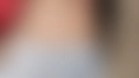 Ziehst du mir das Shirt komplett hoch?đ Im Abo findest du mehr davon đ