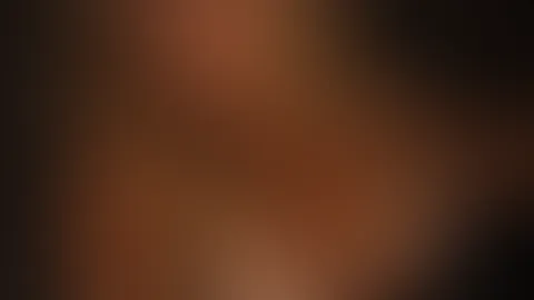 Ich liege schon im Bett… 🤍  und irgendwie fühlt es sich nicht komplett an…  bist du noch wach? 😉