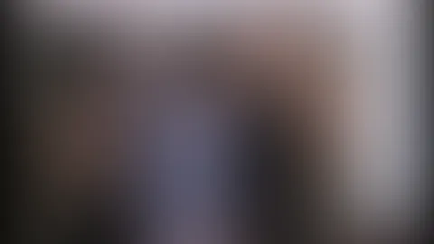Nova und ich dürfen unsere dominante Seite ausleben und uns richtig gehen lassen. Das ist der perftekte Moment um eine unserer neuen Zwangsjacken an unserer Patientin auszuprobieren. Zumal bei dieser