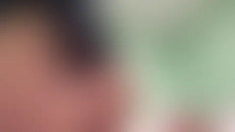 Fast nackt nur für dich. Willst mich komplet ausziehen?