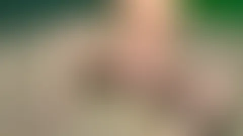 Mit Nylons und weissen Höschen nackt im Lastenlift