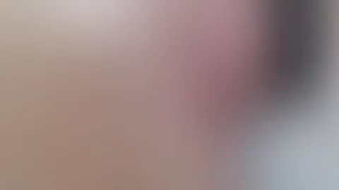 Spielen mit durchsichtigen Dildo