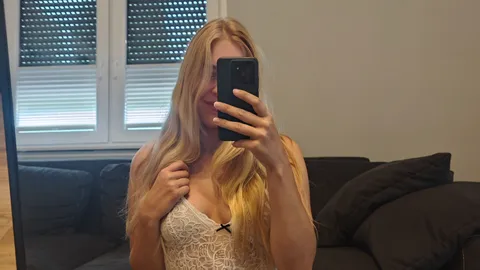 Feuchter Orgasmus im Wohnzimmer 💦🍆