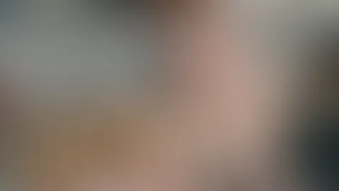 A**L mit aufgerissener Strumpfhose