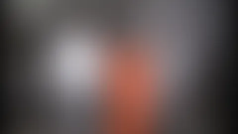 Im Zuchthaus wird eine neue Wärterin ausgebildet und das natürlich wie es sich gehört am lebenden Objekt. Und dieses Objekt bin natürlich ich. Wer sonst? So wird mir ordentlich der A***h gespankt.