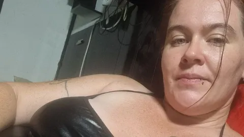 Wie findest du mein Kleid?