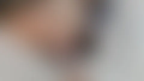 Outdoor P***y geleckt bekommen Er verwöhnt meine nasse P***y mit seiner Zunge während um uns Rum über all andere Badegäste sitzen 💦