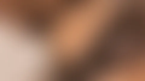 Ich bin heute in einer etwas gefährlichen Stimmung… 🔥 Sag mir nur eins: Spielst du mit mir… oder lässt du mich dich verrückt machen? 😉