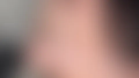 Ich spucke brav auf meine Brüste und du steckt mit dein prallen S*****z dazwischen?😉😈 Deal?🤤