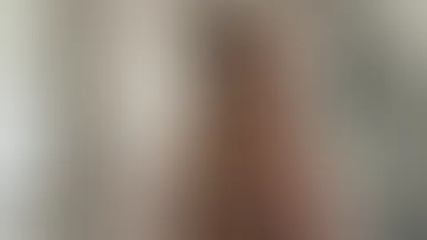Spiegel, Licht… und ein Blick über die Schulter 😘 Nicht perfekt – aber genau mein Vibe heute. Wer bleibt noch ein bisschen länger hier? 💋