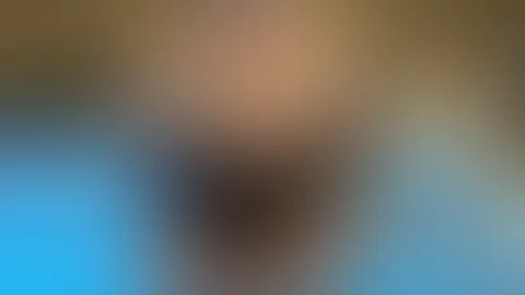 Ich liebe es, meine Brüste zu streicheln und meine Brustwarzen zu lecken!