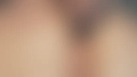 Siehst du wie der Plug ganz langsam in mein enges Loch rutscht? F**kst du mich ins andere Loch?