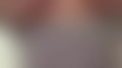 Schau dir an, wie meine Titten vor deinem Gesicht auf und ab wackeln & wie steif meine nippem sind, wĂ€hrend ich deinen s*****z abreite đ