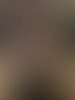 Leckst du mir mein Fötzchen oder stößt du direkt zu ? 😈