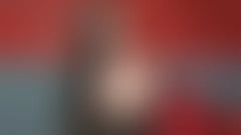 Ich kniete mit gespreitzen Beinen - bekleidet in einem Body aus Spitze - auf meinem Bett. Dabei ließ ich es mir nicht nehmen meine wohlgeformten Brüste in der Kamera für dich zu präsentieren 😅