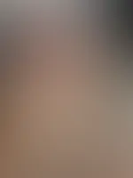 Gefall ich dir mit Brille und StrĂŒmpfen? đ