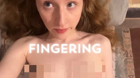 Schnelle Fingerspielchen – Nahaufnahme der großen Schamlippen – M****i-Masturbation