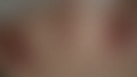 Schau mal wie hart meine nippel sind