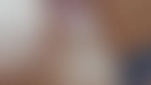 Erstmal P***y geil einölen 🥵🔥 ein wenig streicheln .. na gefällt das dir ?