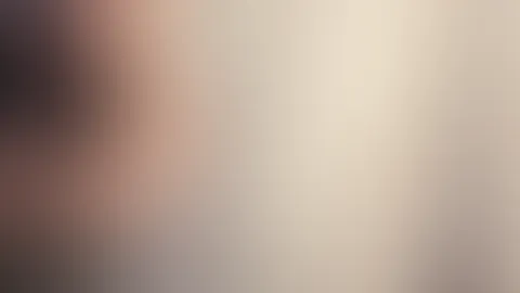 Ich male meiner Teenefreundin einen Landingstripe auf ihre rasierte P***y. Nur für Feed Abo´s