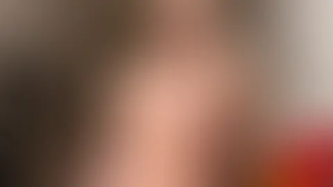 Ich glaube, ich habe heute etwas zu viel ausgezogen… 😇 Eigentlich wollte ich nur kurz auf der Couch entspannen… aber irgendwie ist es dann doch etwas heißer geworden als geplant. Jetzt sitze ich hier
