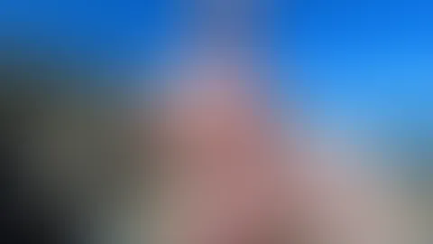 Ich liebe es outdoor total. Ich mag Zuschauer die ich empören oder eben auch aufgeilen kann. Die dicken tittis auspacken und schön einölen .....den Dildo ins spiel bringen und eine kleine Tittenf**ker