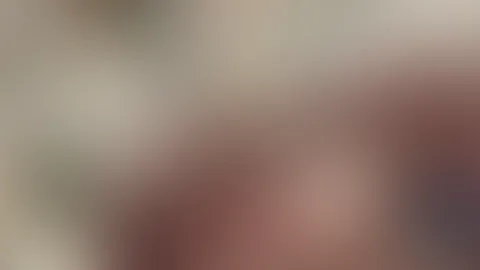 Geile knetet sich die Titten mit Gleitgel
