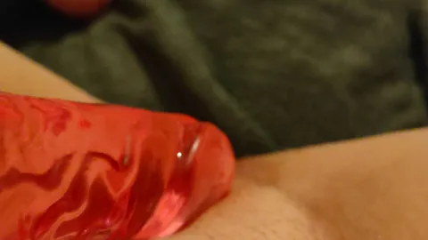 Ich stecke meinen neuen Dildo in meine enge P***y - schau mir dabei zu wie ich ihn teste 🍆💦