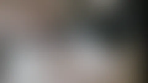 Mit Titten spielen