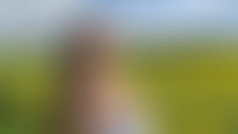 Manchmal sagt ein Blick über die Schulter mehr als tausend Worte… 🤍 Nur ein weißes Hemd, ein bisschen Spannung und ganz viele Gedanken 😏 Die oben ohne Version? Die wartet exklusiv in der VIP Area �