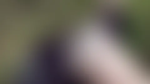Meine Doppelpenetration im Wald – ich habe mich selbst mit zwei Dildos gef**kt, eines in den A***h und eines in die M****i.