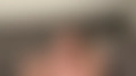 Freitagabend und ich genieße einfach den Moment… 😌 Ein bisschen verspielt, ein bisschen frech – genau meine Stimmung 😉 Wenn du neugierig bist, bleib noch ein bisschen bei mir 💋
