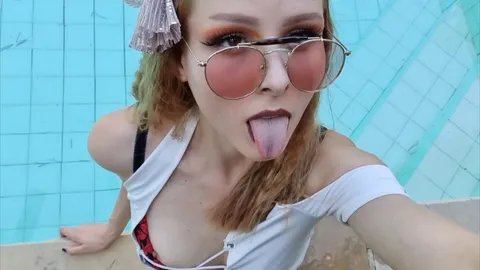 S****t am Pool
