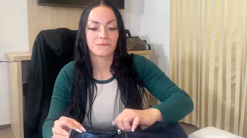 Der Verlust von Schlüsseln war eine Ausrede, um gef**kt zu werden. Sexy nachbarin will s*****z in ihrer m****i (Loss of keys was an excuse to get f**k. Sexy neighbor wants dick in her p***y)