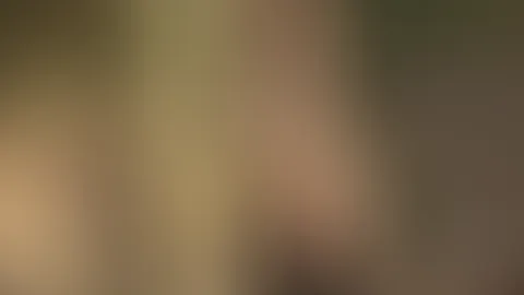 Nackt an einen Baum gefesselt. Was hast du nur mit mir vor?