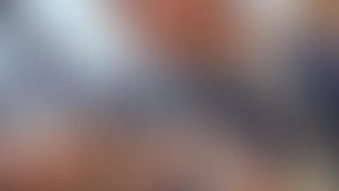 Sitze hier so bei 18° in kurzer Hose und Shirt.. Manchmal rutscht es mir aber auch mal hoch. Kannst du dem Blick widerstehen oder soll ich dir mehr zeigen ? 😏❤️