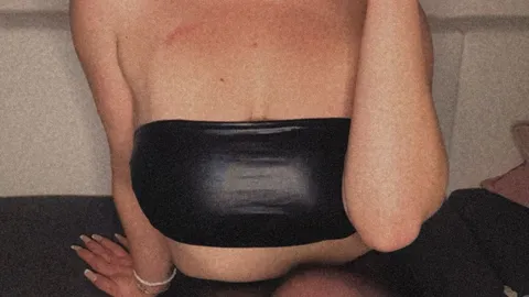 In freinstrumphose( aufgerissen) ledertop und Lederstiefelđđ€