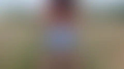 Du kommst zu mir, total geil... ich bin nackt, nur mit einem knappen Jeansrock und Sneakern... ich bleibe stehen, öffne den Rock und ziehe ihn langsam aus... jetzt stehe ich nackt vor dir... was zum T