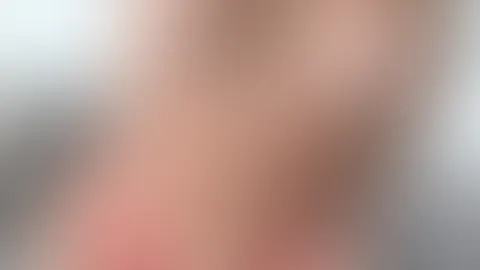 Na du, so kann man doch gleich viel besser in den Tag starten, oder? Geile Titten & eine feuchte P***y, was braucht man mehr?