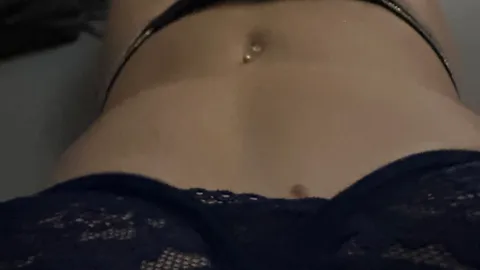 Skinny body und sexy Unterwäsche einer 19 jährigen