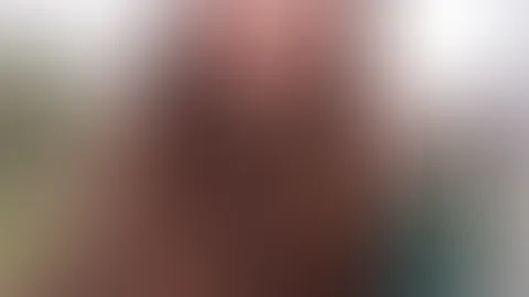 Outdoor P**s vergnügen mit Emmi! Du hast es dir gewünscht... also bekommst du es! Ich bin draußen unterwegs und wie das bei uns Frauen halt so ist müssen wir immer strullern! Ja und ich bin da keine