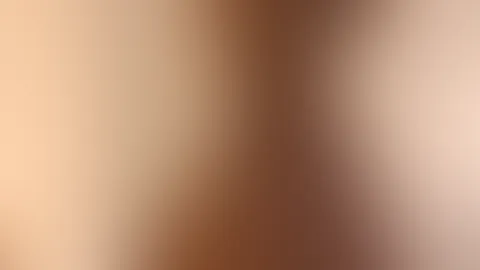 Nach einem langen Tag in diesen Strümpfen... schau dir die schmutzigen Sohlen an, die Geschichten erzählen könnten 😈🦶 Mein Tattoo auf dem Knöchel ist der kleine Kick, oder? 🔥
