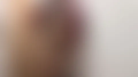 Meinst du jemand hat gemerkt das ich auf der Arbeit nichts drunter getragen habe 🫢?