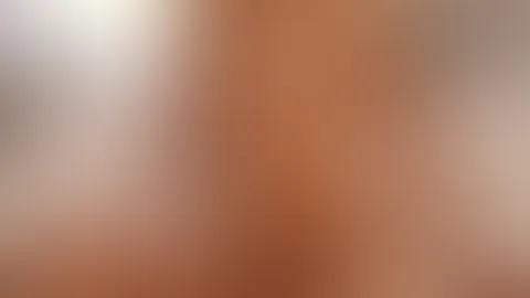Nackt und aufgegeilt auf dem Bett 🔥