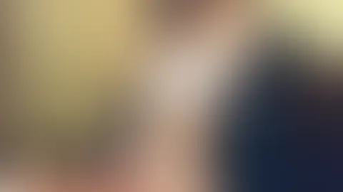 Mein Körper ist pure Provokation: samtweiche Haut, verführerische Kurven und eine so tiefe Weiblichkeit, dass man den Blick einfach nicht abwenden kann. Sag mir, was würdest du tun, wenn ich jetzt vor